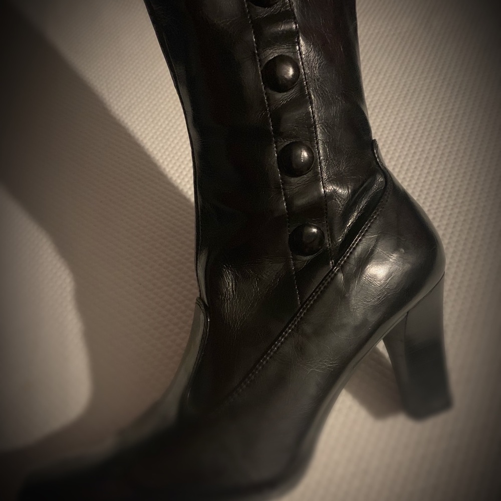 Knee high boots ! - Picture 5 of 5